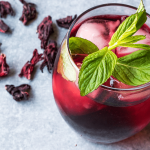 فوائد الكركديه للنساء.. مشروب الصيف الأول النساء في الفن