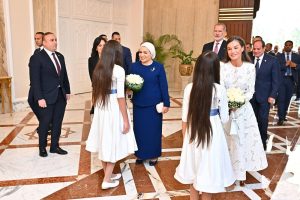 السيدة الأولى انتصار السيسي تنشر صور استقبالها لملكة إسبانيا أخبار المرأة
