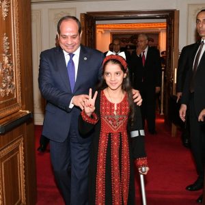 مواقف الرئيس السيسي مع الأطفال في احتفالية مصر وطن السلام نساء مصر