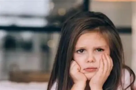  أعراض تدل على إصابة طفلك بالاكتئاب