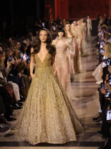 مجموعة إيلي صعب لربيع وصيف 2026 نابضة بالحياة جمال وموضة