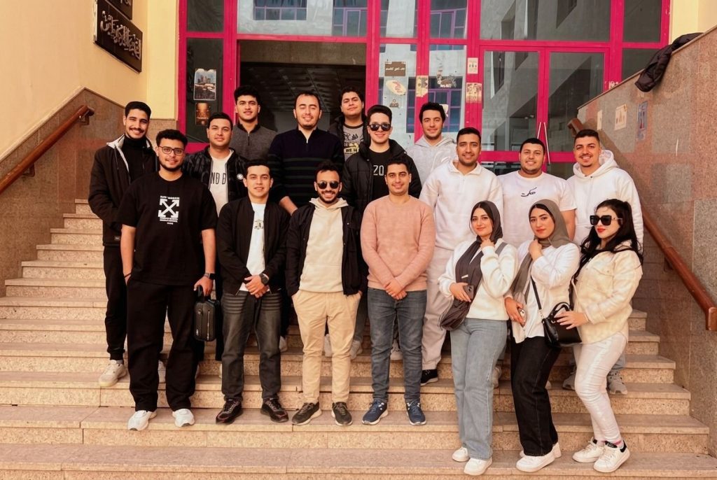 "كان وأخواتها".. مشروع طلابي يرصد تحولات الحياة قبل وبعد السوشيال ميديا مقالات