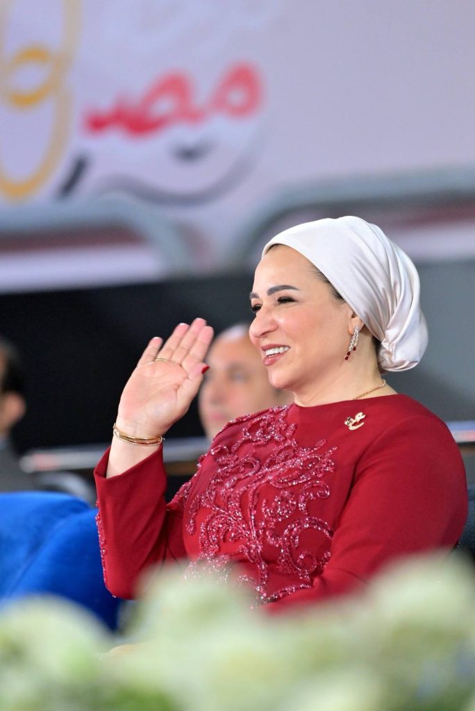 السيدة انتصار السيسي تشهد احتفالية " فرحة مصر" بمشاركة ألف عريس وعروس أخبار المرأة